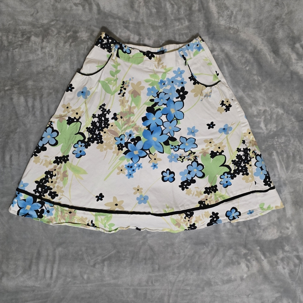 Jonathan Martin Studio White Floral Skirt Size Medium With Pockets Side Zipper